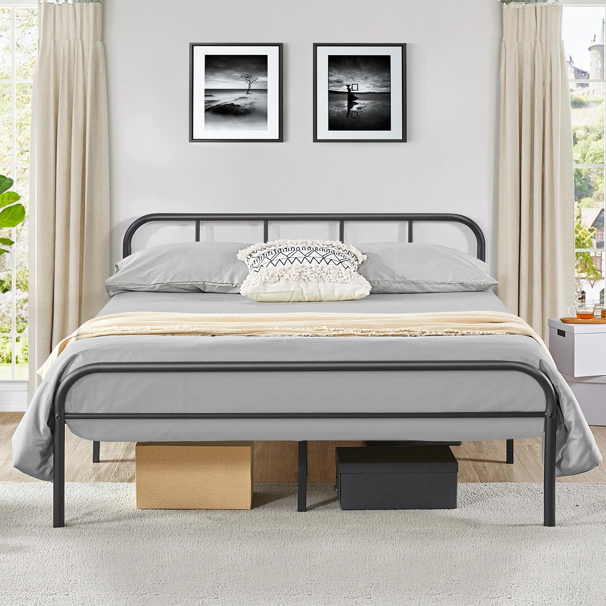 Yaheetech Black Metal Double Bed